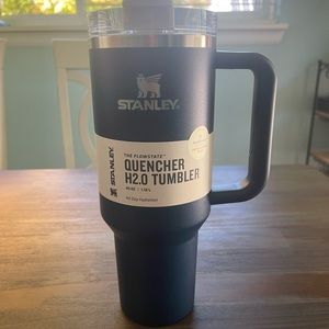 NWT Navy Voyage 40 ounce from Target Hearth & Hand Release